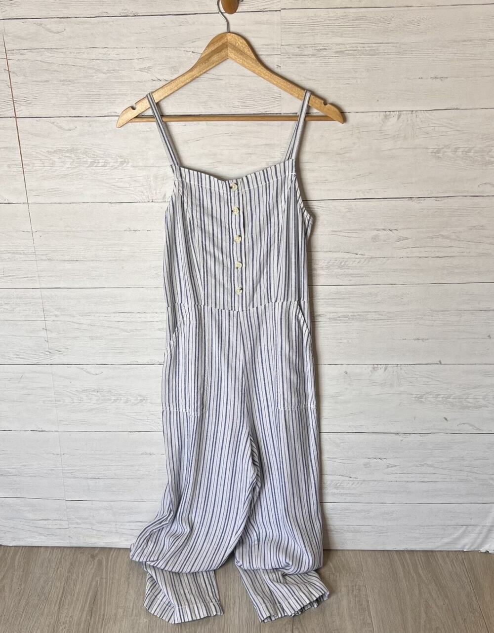 Old Navy Jumpsuit Womens SZ Small Blue & White Linen Blend Pockets Buttons Beach